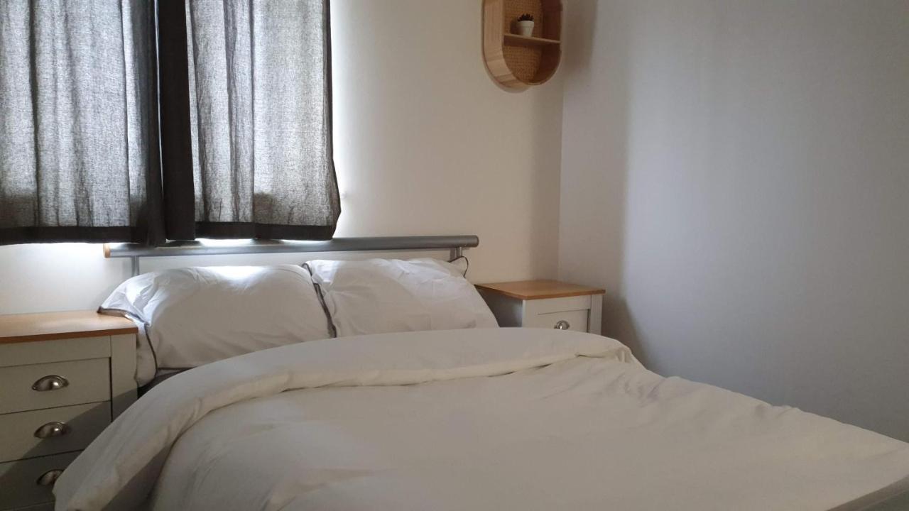 Spacious London Apartment 5 Min Walk To Leytonstone Underground Station And 5 Stops To Zone 1 Eksteriør bilde
