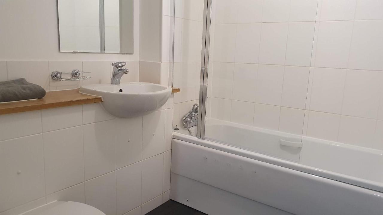 Spacious London Apartment 5 Min Walk To Leytonstone Underground Station And 5 Stops To Zone 1 Eksteriør bilde