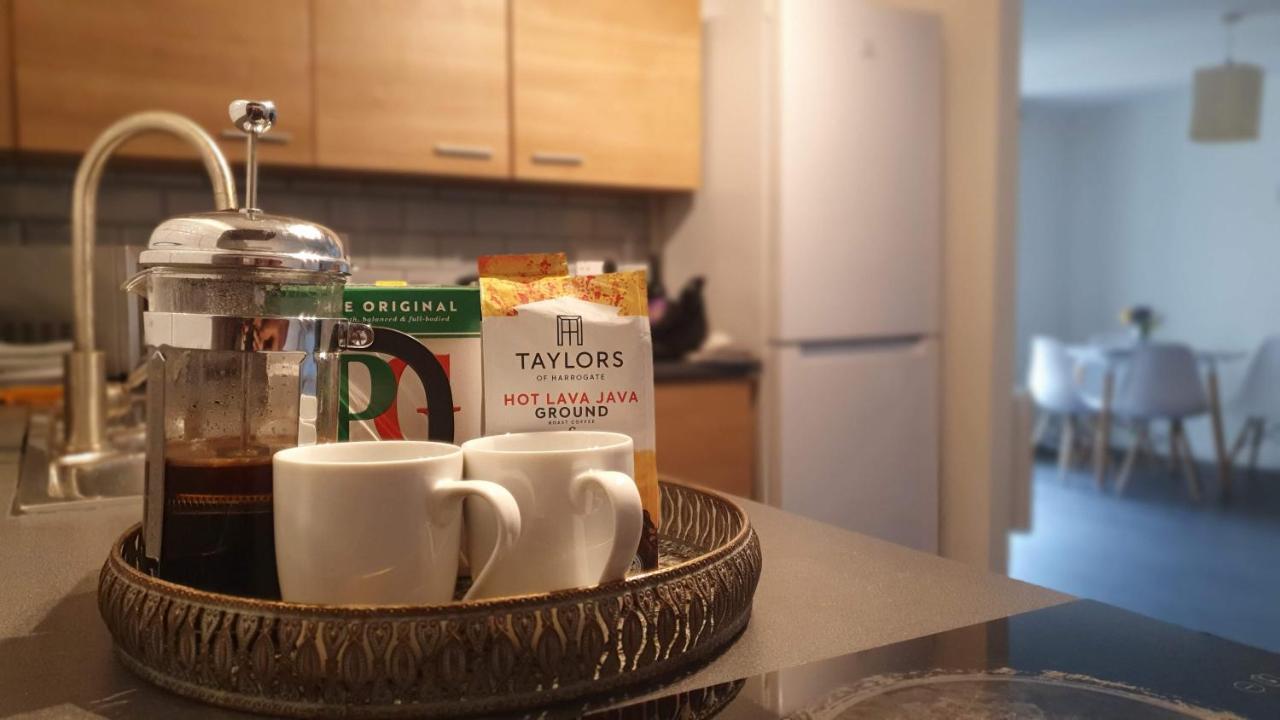 Spacious London Apartment 5 Min Walk To Leytonstone Underground Station And 5 Stops To Zone 1 Eksteriør bilde
