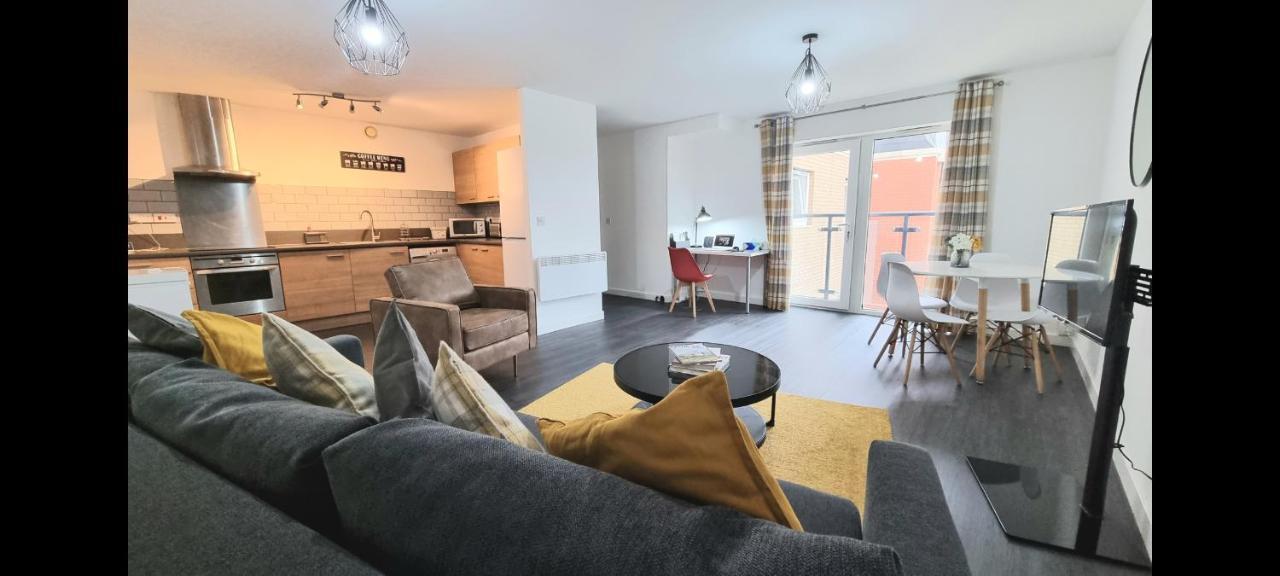 Spacious London Apartment 5 Min Walk To Leytonstone Underground Station And 5 Stops To Zone 1 Eksteriør bilde
