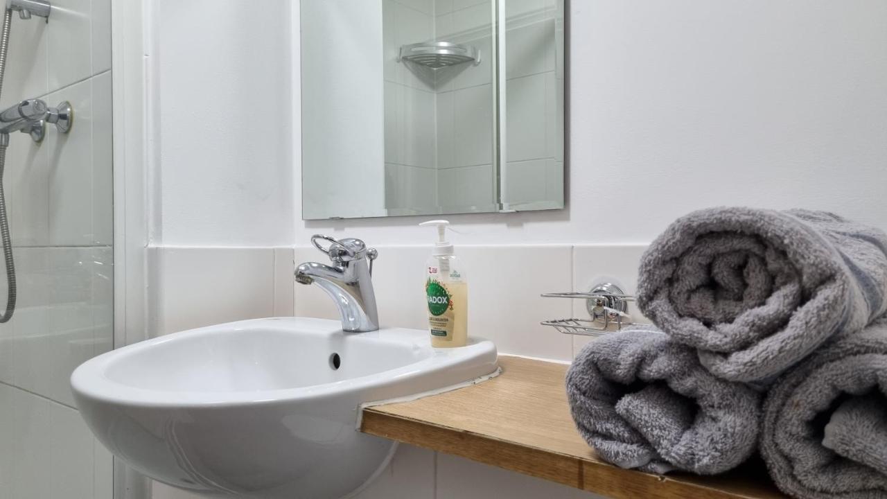 Spacious London Apartment 5 Min Walk To Leytonstone Underground Station And 5 Stops To Zone 1 Eksteriør bilde